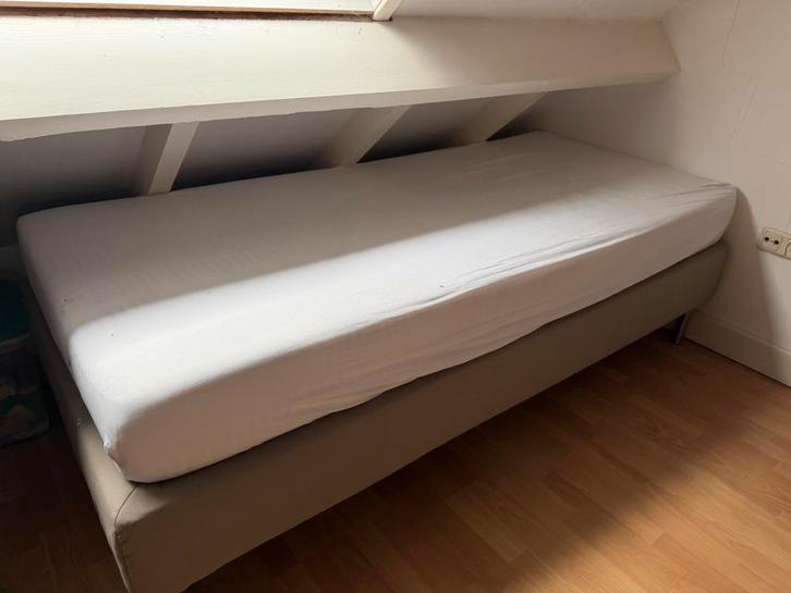 1 persoons logeerbed, Huis en Inrichting, Slaapkamer | Bedden, Zo goed als nieuw, Eenpersoons, 90 cm, Metaal, Ophalen