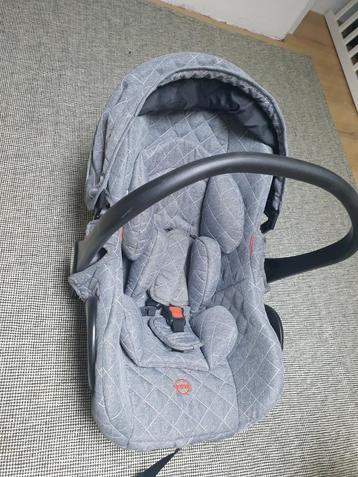 Baby's autostoel  beschikbaar voor biedingen