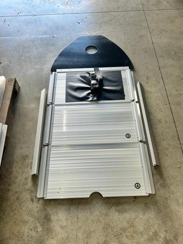 Aluminium rubberboot vloeren. beschikbaar voor biedingen