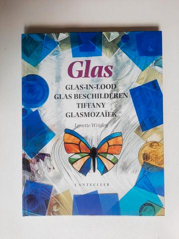Glas . Lynette Wrigley beschikbaar voor biedingen