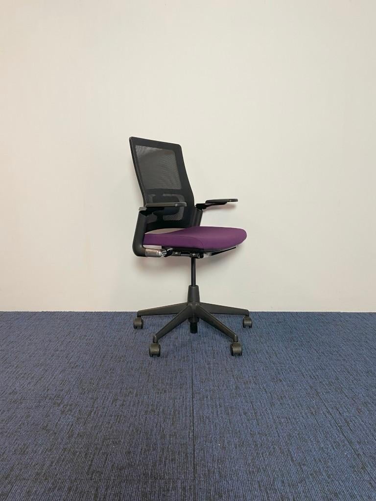 93 x Bureaustoel Ahrend 2020 Verta - paars / zwart