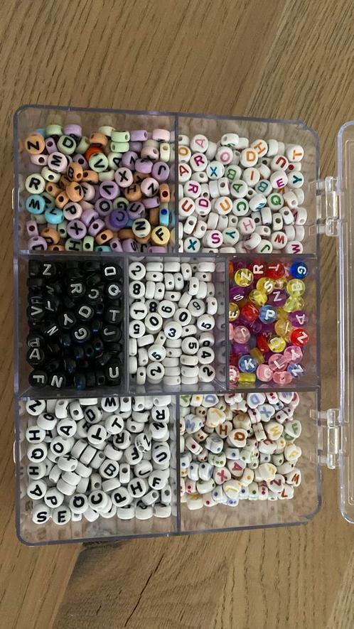 Sorteerbak met letter en cijferkralen, Hobby en Vrije tijd, Kralen en Sieraden maken, Nieuw, Kraal, Ophalen of Verzenden