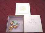 Avon corsage broche in originele doos. Made in de U.S, Ophalen of Verzenden, Nieuw, Goud, Overige materialen