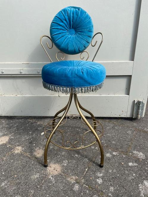 Vintage boudoir Blauwe Stoel Gouden Frame hollywood regency, Huis en Inrichting, Stoelen, Gebruikt, Eén, Metaal, Blauw, Ophalen