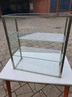 Vitrine kast vol glas met ijzeren randen., Ophalen, Gebruikt, 50 tot 100 cm, Glas