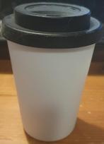 Witten plastic koffie beker met deksel, Huis en Inrichting, Keuken | Tupperware, Ophalen of Verzenden, Zo goed als nieuw, Wit