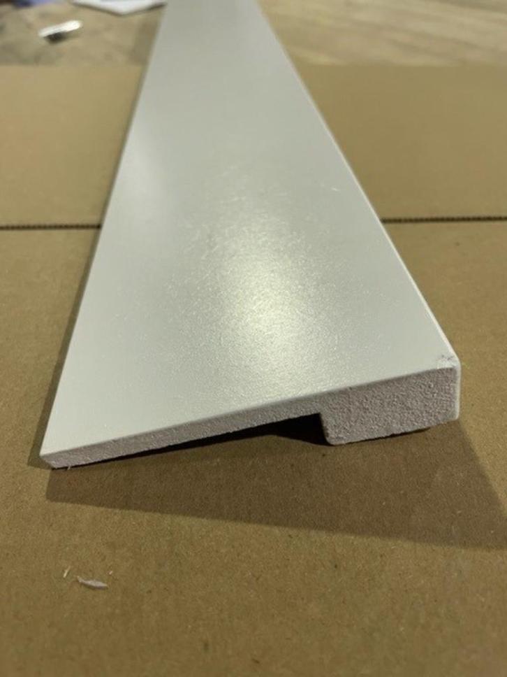 Overzet plinten - wit gelakt - NIEUW, Doe-het-zelf en Verbouw, Plinten en Afwerking, Nieuw, Plinten, Mdf, 200 tot 250 cm, Ophalen