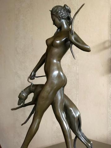 bronzen sculptuur Diana godin v jacht greyhound windhond 