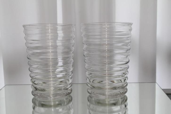Geribbelde glazen vazen., Huis en Inrichting, Woonaccessoires | Vazen, Zo goed als nieuw, Overige kleuren, Minder dan 50 cm, Glas