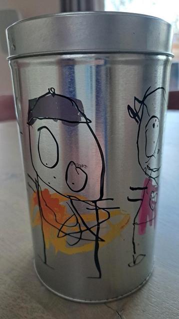 Bewaarbus zilver met poppetjes kindertekeningen  beschikbaar voor biedingen