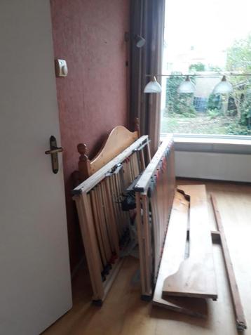 Ledikant + 2 Sensiflex Elektrische Lattenbodems (80x200) beschikbaar voor biedingen