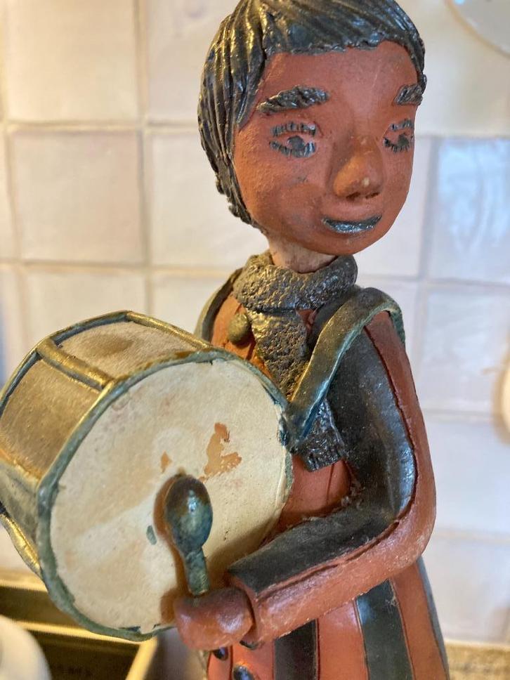 Tamboer Keramiek Handgemaakt Man met Trommel, Antiek en Kunst, Curiosa en Brocante, Verzenden