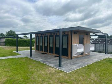 Sanitairgebouw 4 douches / 5 toiletten beschikbaar voor biedingen