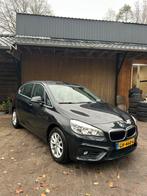 BMW 2-Serie Active Tourer 218i 136pk 2015 Zwart, Auto's, Voorwielaandrijving, 65 €/maand, 136 pk, 1295 kg