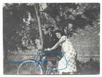 Motobecane moto motor vrouw man foto, Foto, Ophalen of Verzenden, Zo goed als nieuw, Voor 1940