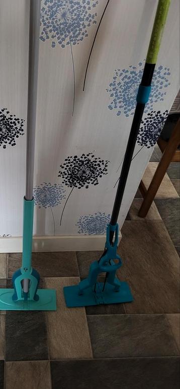 2 Vloer Dweil wis Stokken met  1 Doek beschikbaar voor biedingen