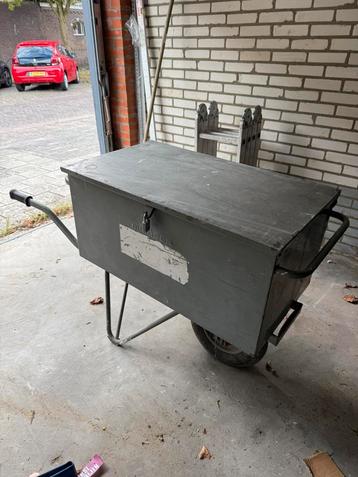 Gereedschapskruiwagen beschikbaar voor biedingen