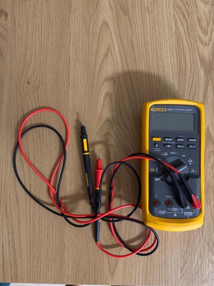 Fluke true RMS 87-V multimeter, Doe-het-zelf en Verbouw, Meetapparatuur, Zo goed als nieuw, Multimeter, Ophalen of Verzenden