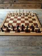 Schaakbord met schaakstukken en damschijven., Hobby en Vrije tijd, Gezelschapsspellen | Bordspellen, Longfield., Ophalen of Verzenden