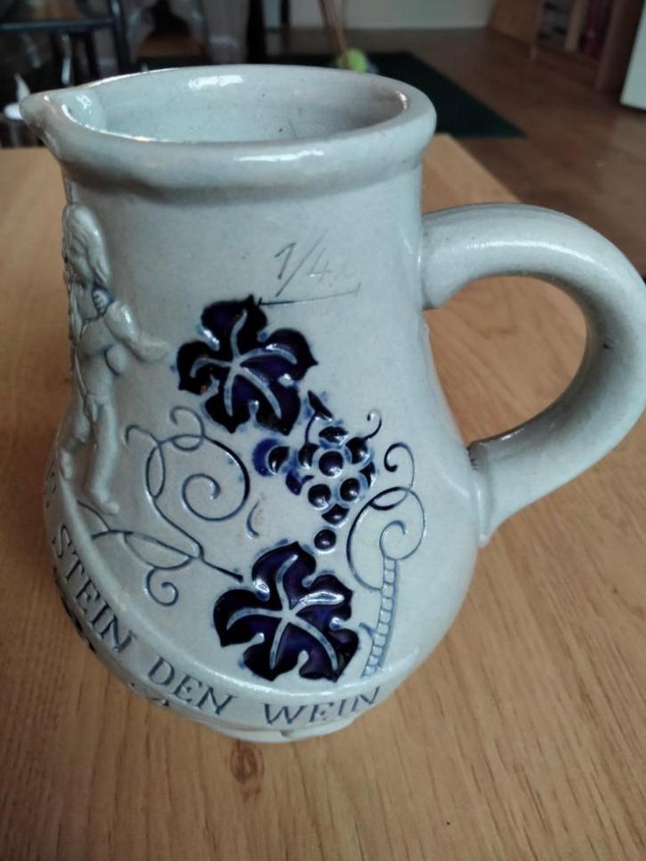 Wijnkannetje gemerkt. Duits.Zoutglazuur. LAATSTE KANS!, Huis en Inrichting, Woonaccessoires | Overige, Zo goed als nieuw, Ophalen