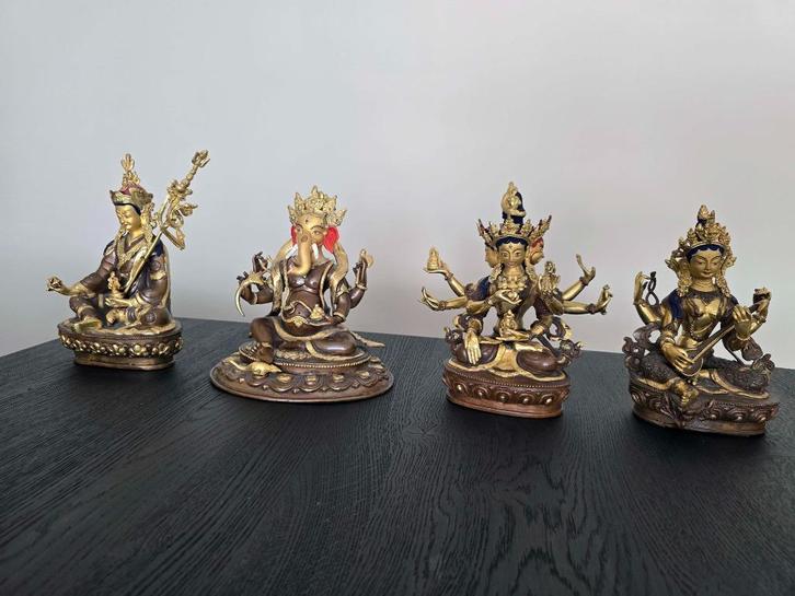 Vier met de hand gemaakte Boeddhistische beelden uit Nepal, Antiek en Kunst, Kunst | Niet-Westerse kunst, Ophalen