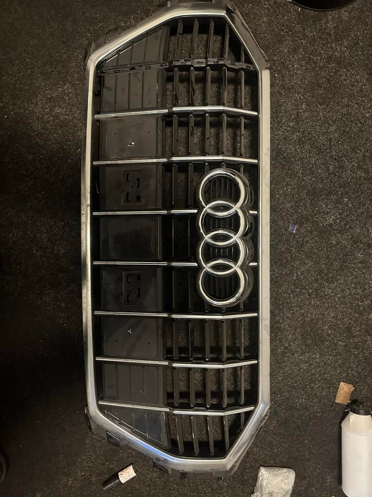 Audi Q3 Grill, Auto-onderdelen, Carrosserie en Plaatwerk, Ophalen, Gebruikt, Voor, Audi