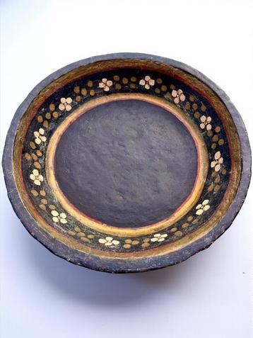 Chinese papier-maché offerschaal ca. 1880 Handbeschilderd beschikbaar voor biedingen