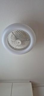 Plafondlamp met ventilator en 2 afstandsbedieningen, Huis en Inrichting, Lampen | Plafondlampen, Ophalen of Verzenden, Zo goed als nieuw