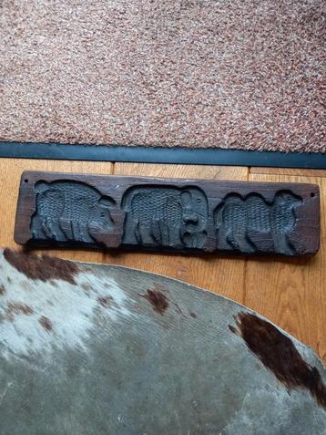 Antieke Houten speculaas plank met dierfiguren beschikbaar voor biedingen