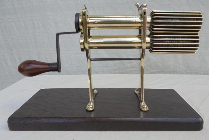 Antieke plooimachine strijkijzer klederdracht mutsen, Antiek en Kunst, Antiek | Gereedschap en Instrumenten, Ophalen of Verzenden