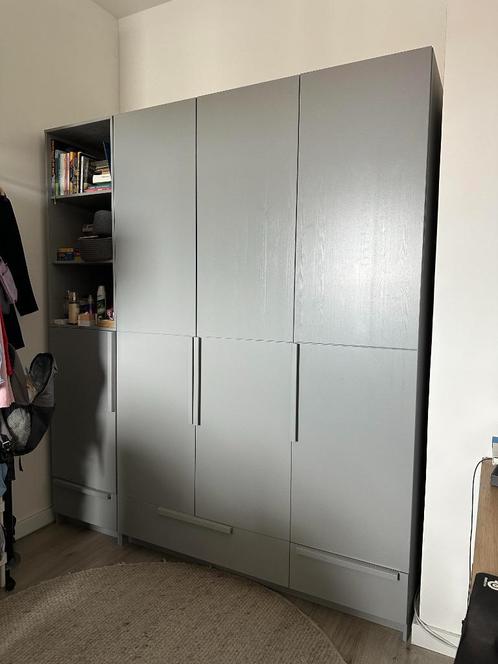 WOOOD 3-deurs kledingkast Pure - grenen, grijs - 215x142x60, Huis en Inrichting, Kasten | Kledingkasten, Zo goed als nieuw, 200 cm of meer