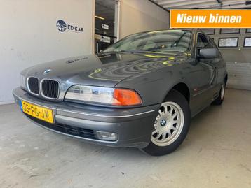 Bmw 5-SERIE 523i Executive AUT CLIMA PDC LMV HEEL NETTE AUTO beschikbaar voor biedingen