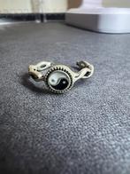 YinYan zilverkleurige ring, Overige materialen, Ophalen of Verzenden, Zo goed als nieuw, 17 tot 18
