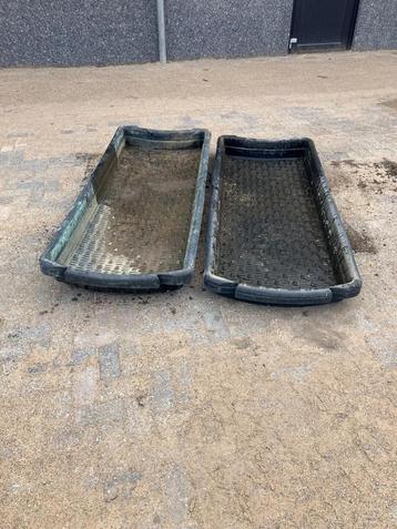 2 Voetbaden voor Vee beschikbaar voor biedingen