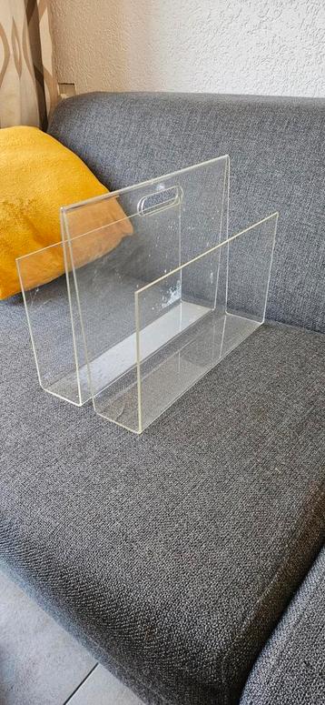 Vintage Plexiglas Lectuurbak beschikbaar voor biedingen