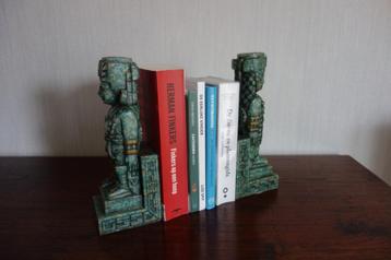 Boekensteunen Inka stijl beschikbaar voor biedingen