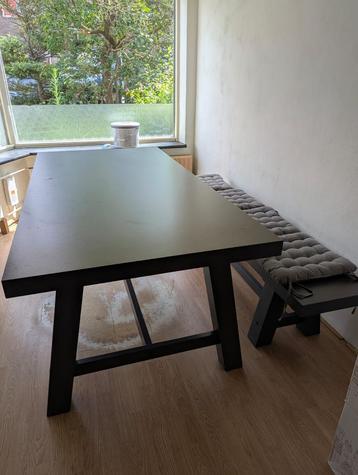 Donkergrijze tafel + bank beschikbaar voor biedingen