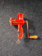 Antieke Gehaktmolen, Ophalen