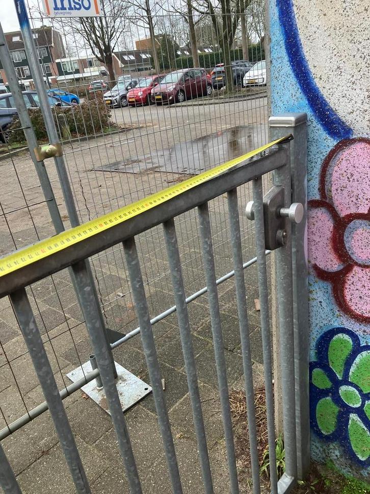 Gegalvaniseerd hekwerk 16m met poort - Zelf demonteren, Tuin en Terras, Tuinhekken en Hekwerk, Gebruikt, Spijlenhekwerk, IJzer