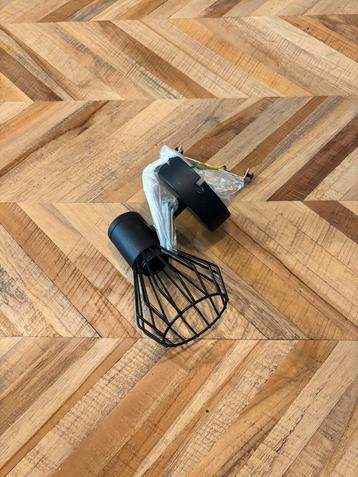 Twee moderne plafondlampen (1-spots)