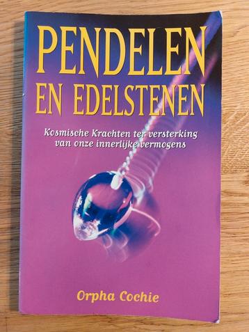 O. Cochie - Pendelen en edelstenen beschikbaar voor biedingen