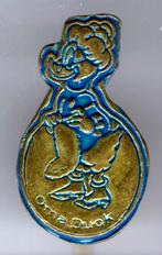 Oma Duck blauw op koper stripfiguurtje speldje ( R_117 ), Verzamelen, Verzenden, Zo goed als nieuw, Figuurtje, Speldje of Pin