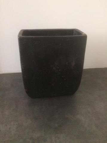 Plantenpot  beschikbaar voor biedingen