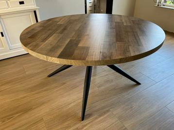 Mooie ronde tafel 150cm beschikbaar voor biedingen