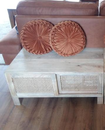 z.g.a.n houten tv-meubel met schuif deurtjes beschikbaar voor biedingen