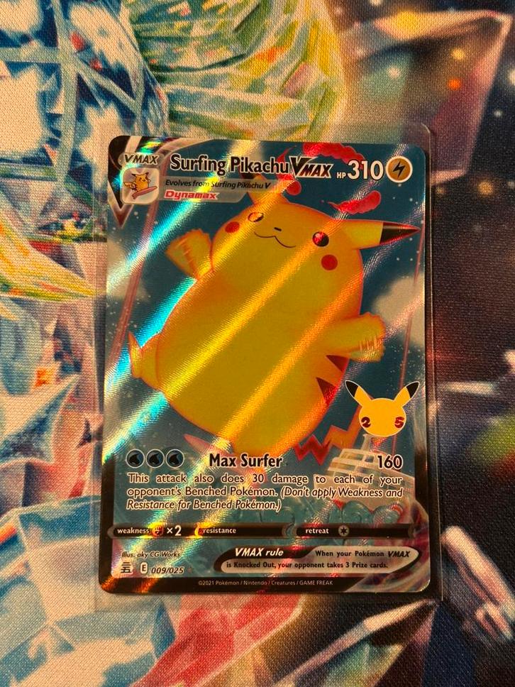 Surfing Pikachu Vmax 009/025 Celebrations, Hobby en Vrije tijd, Verzamelkaartspellen | Pokémon, Nieuw, Losse kaart, Foil, Ophalen of Verzenden