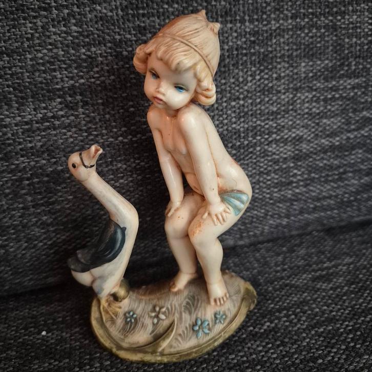 Vintage Depose Italy Beeldje van Jongen met Gans, Antiek en Kunst, Kunst | Beelden en Houtsnijwerken, Ophalen of Verzenden