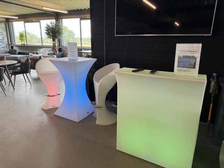 bar LED incl. spoelbak nu 250 euro, Huis en Inrichting, Barren, Zo goed als nieuw, Inclusief barstoelen, Verzenden