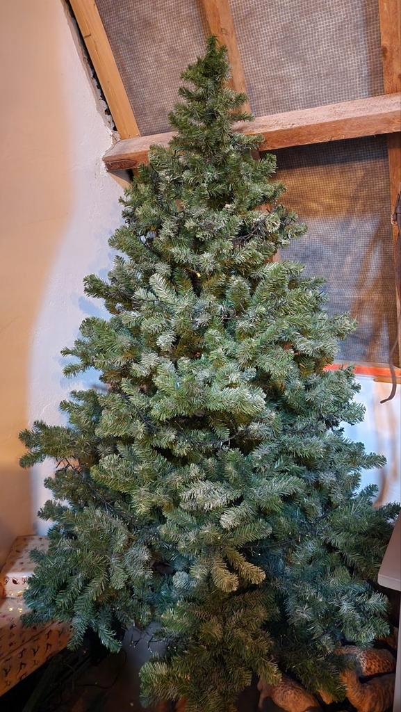 Grote kunstkerstboom(2,40m), Diversen, Kerst, Zo goed als nieuw, Ophalen