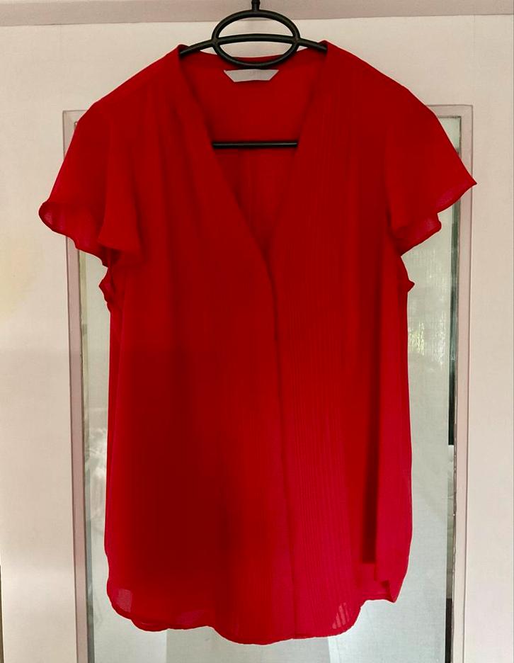 Rode blouse met volantmouwtjes - Maat M, Kleding | Dames, Blouses en Tunieken, Zo goed als nieuw, Maat 38/40 (M), Rood, Ophalen of Verzenden